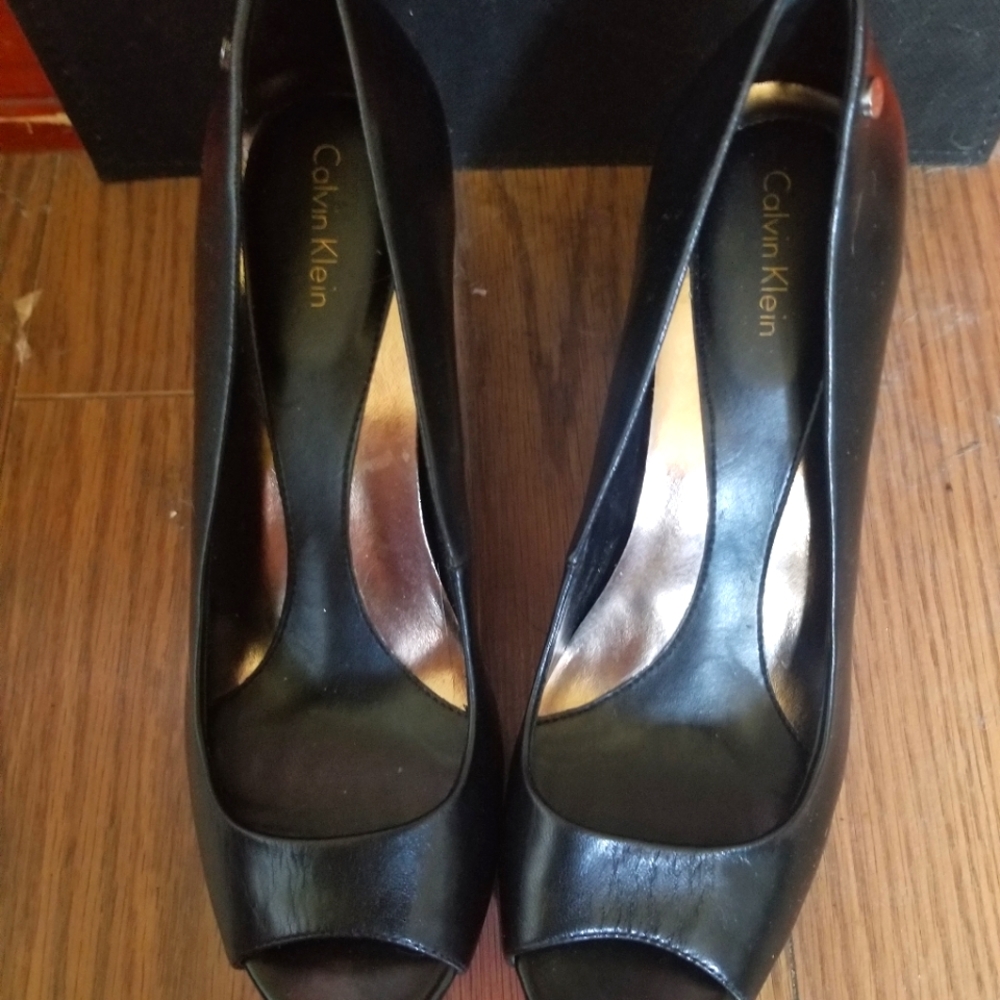 Calvin Klein black leather pumps